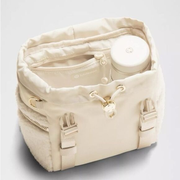 SHIPS TODAY LULULEMON Wunderlust Backpack Mini White *Fleece + Gold 3L NWOT main image 4